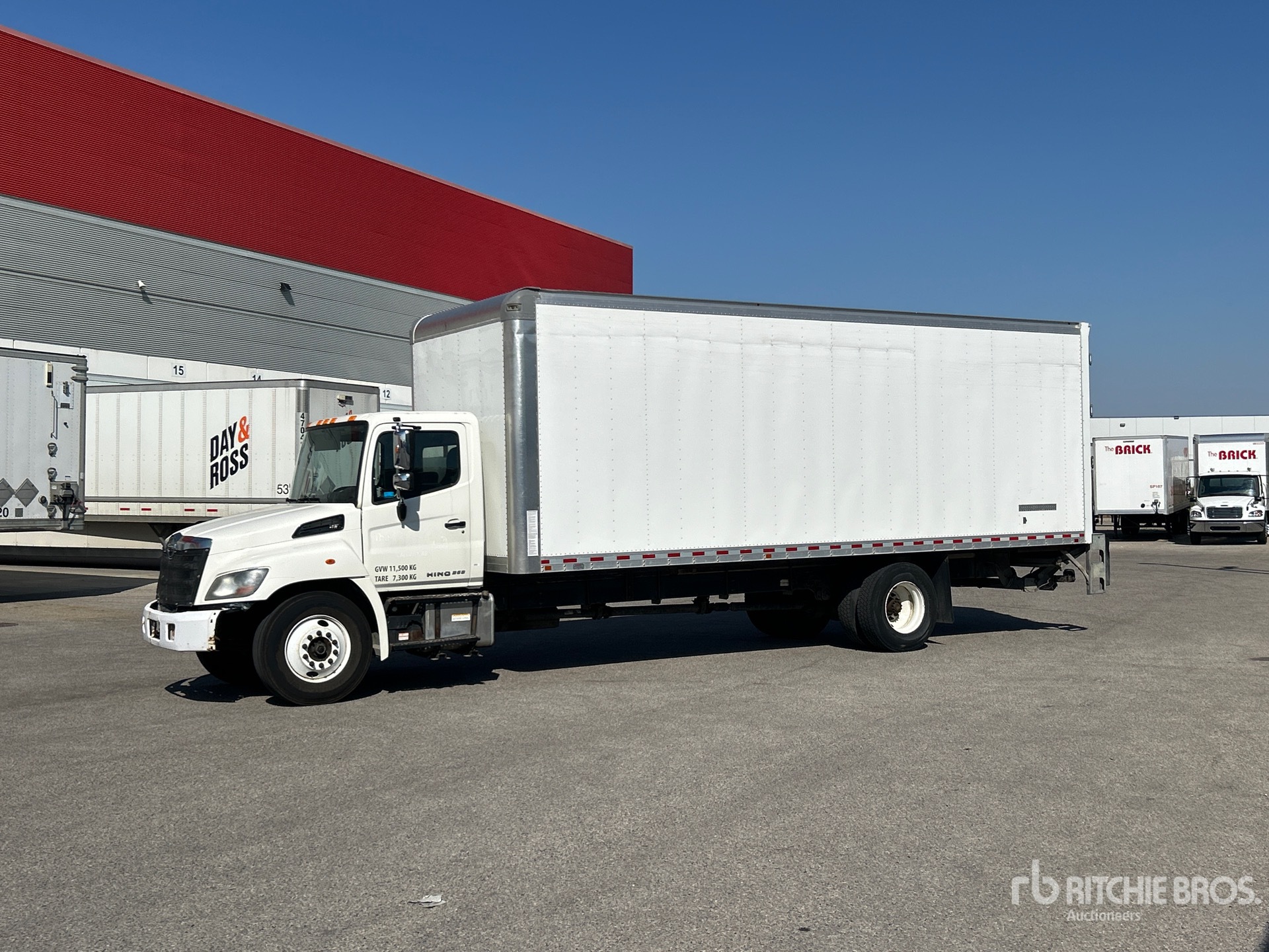 2015 Hino 268 4x2 Van Truck