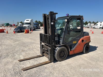 2016 Toyota 8FD40U 8250 lb Pneumatic Tire رافعة شوكية
