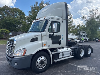 2016 Freightliner Cascadia 113 6x4 T/A Day Cab Truck Tractor