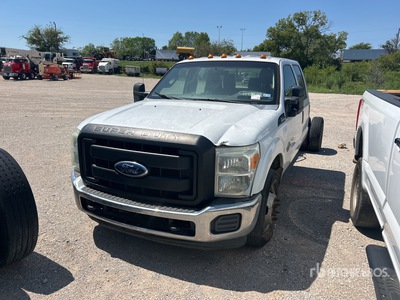 2011 Ford F-350 4x2 Crew Cab Cabina y chasis (Inoperable)
