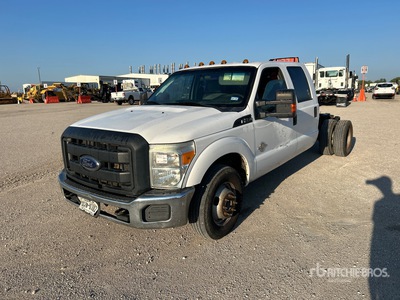 2013 Ford F-350 XL 4x2 Crew Cab Kabina i podwozie