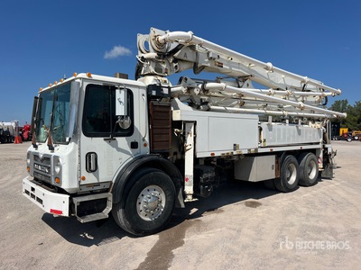 2014 Putzmeister BSF38Z.16H 38 m on 2014 Mack MRU613 6x4 Betonpumpenwagen