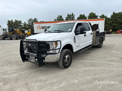 2018 Ford F-350 XL 4x4 Crew Cab Flatbed Truck