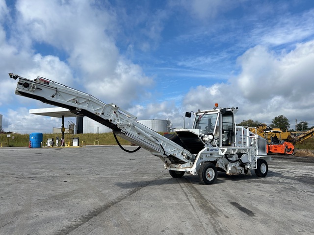2019 Roadtec CB100 Self-Propelled Conveyor Broom 2019 Roadtec CB100 Self-Propelled Conveyor Broom