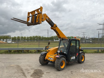 2021 JCB 525-60 を見 Telehandler