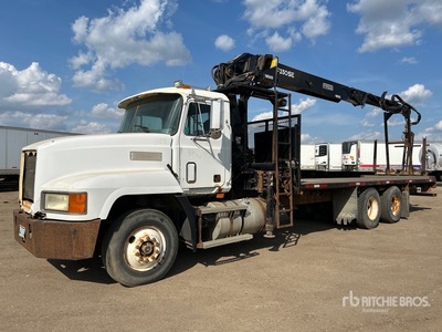 1994 Mack CH613 6x4 Autocarro con braccio sollevamento (Inoperable)