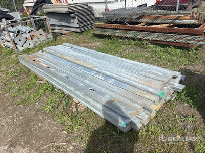 Quantity of 10 ft Track Studs Divers - Magasin, entrepôt, consommateur
