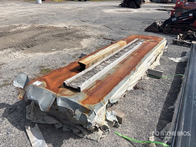 Quantity of (80) White Cladding 12 ft x 36 in Divers - Matériaux de construction