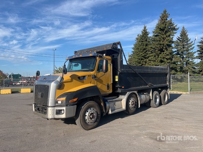 2016 Cat CT660S 8x4 Twin-Steer Camion à benne basculante D/E
