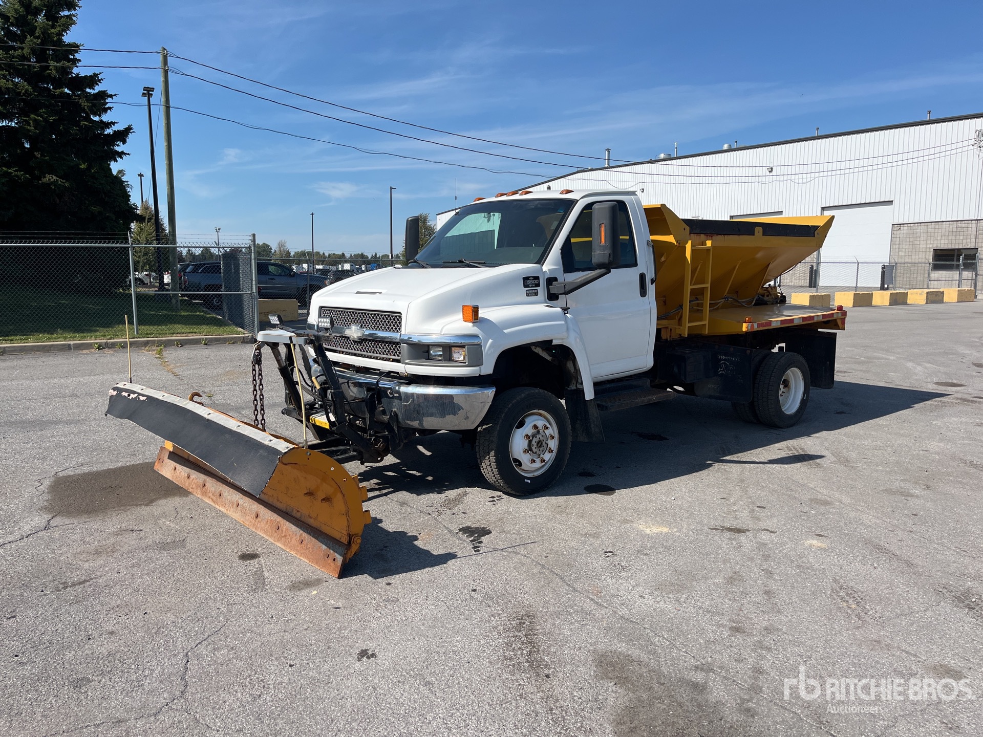 2005 Chevrolet C5500 4x2 Snow Plow Truck