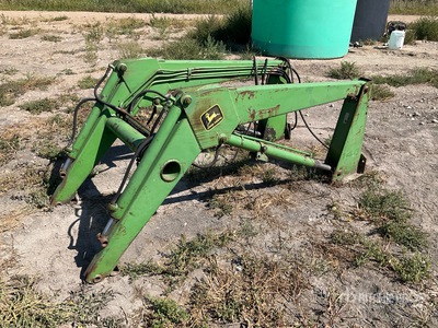 John Deere 148 トラクター用ローダー