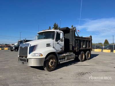 2008 Mack CXU613 T / A-kiepwagen