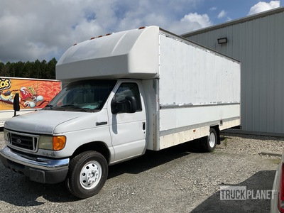 2007 Ford E-350 Cutaway Furgone cargo