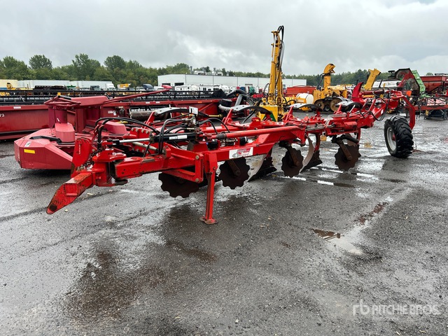 Gregoire Besson PSPW 3-Point 4 Bottom Breaking Plow | Ritchie Bros ...