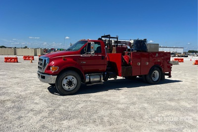 2011 Ford F-750 XL 4x2 Camion de servicios