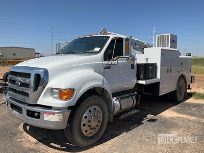 2015 Ford F-750 XLT 4x2 Camion de servicios (Inoperable)