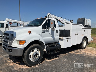 2011 Ford F-750 XLT 4x2 Camion de servicios (Inoperable)