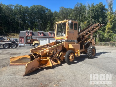 1997 LeeBoy 3000 Windrow Elevator
