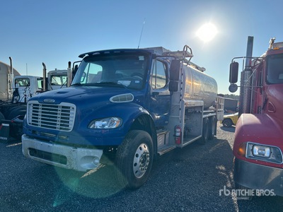2008 Freightliner M2 106 4000 gal 4x2 Camión-cisterna