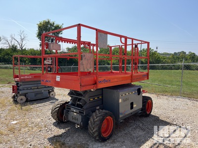 2007 (unverified) Skyjack SJ6826RT Dual Fuel 4x4 Scissor Lift