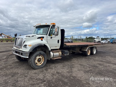 2005 International 7600 6x4 Roll-Off Truck