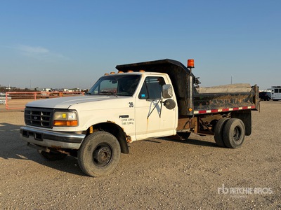 1997 Ford F-450 4x2 Camion à benne