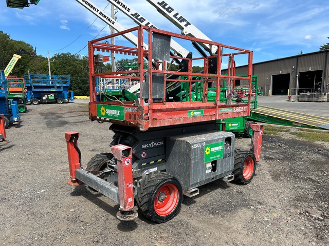 2016 Skyjack SJ6832RT