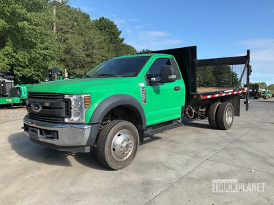 2019 Ford F-450 XL 4x2 Flatbed Truck