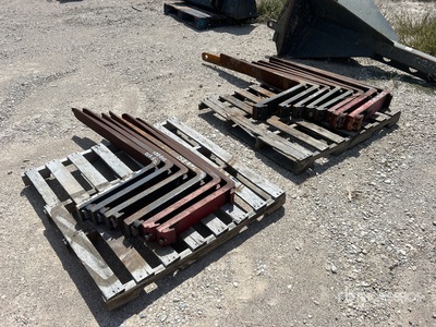 Quantity of (2) Pallets of フォーク