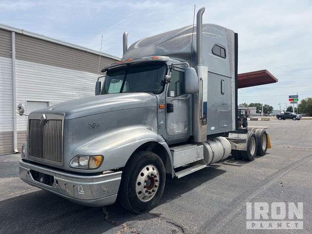 2005 International 2005 International 9400i 6x4 T/A Sleeper Truck Tractor