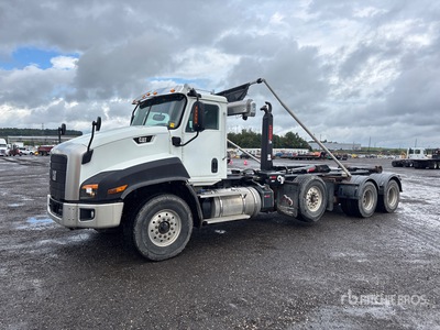 2016 Cat CF7AA 8x4 Hooklift Truck