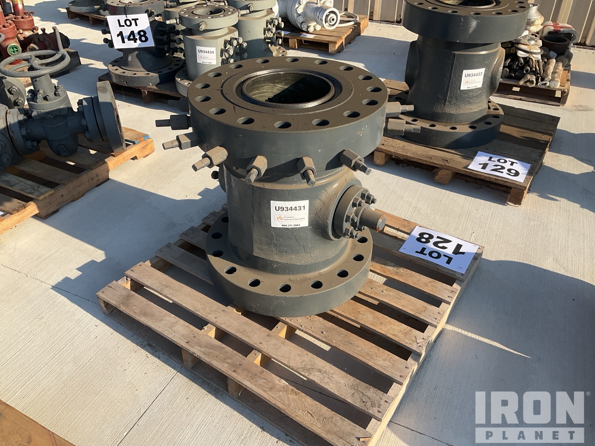 OCT C-22-L 13 5/8" 5M X 11" 10M W/ 9 5/8" 00 BOTTOM (Unused)