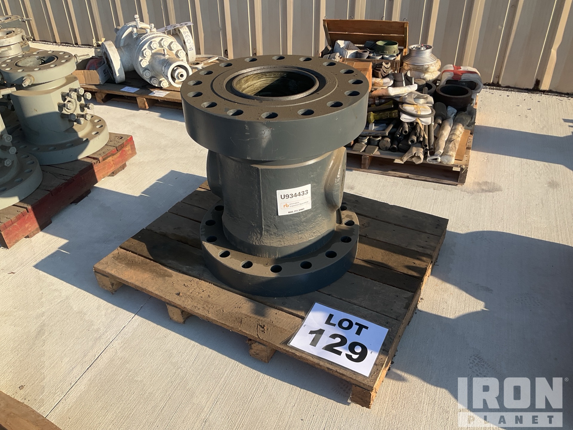 C-22 13 5/8" 5M X 11" 10M W/ 13 5/8" R-SEAL BOTTOM