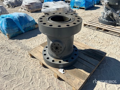 C-22 13 5/8" 5M X 11" 10M W/ 13 5/8" R-SEAL BOTTOM
