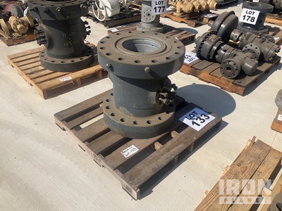 C-22 13 5/8" 5M X 11" 10M W/ 13 5/8" R-SEAL BOTTOM Equipo de taller de maquinas para yacimientos petroliferos