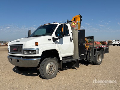 Effer Knuckle Boom on 2005 GMC C5500 4x4 Kranwägen