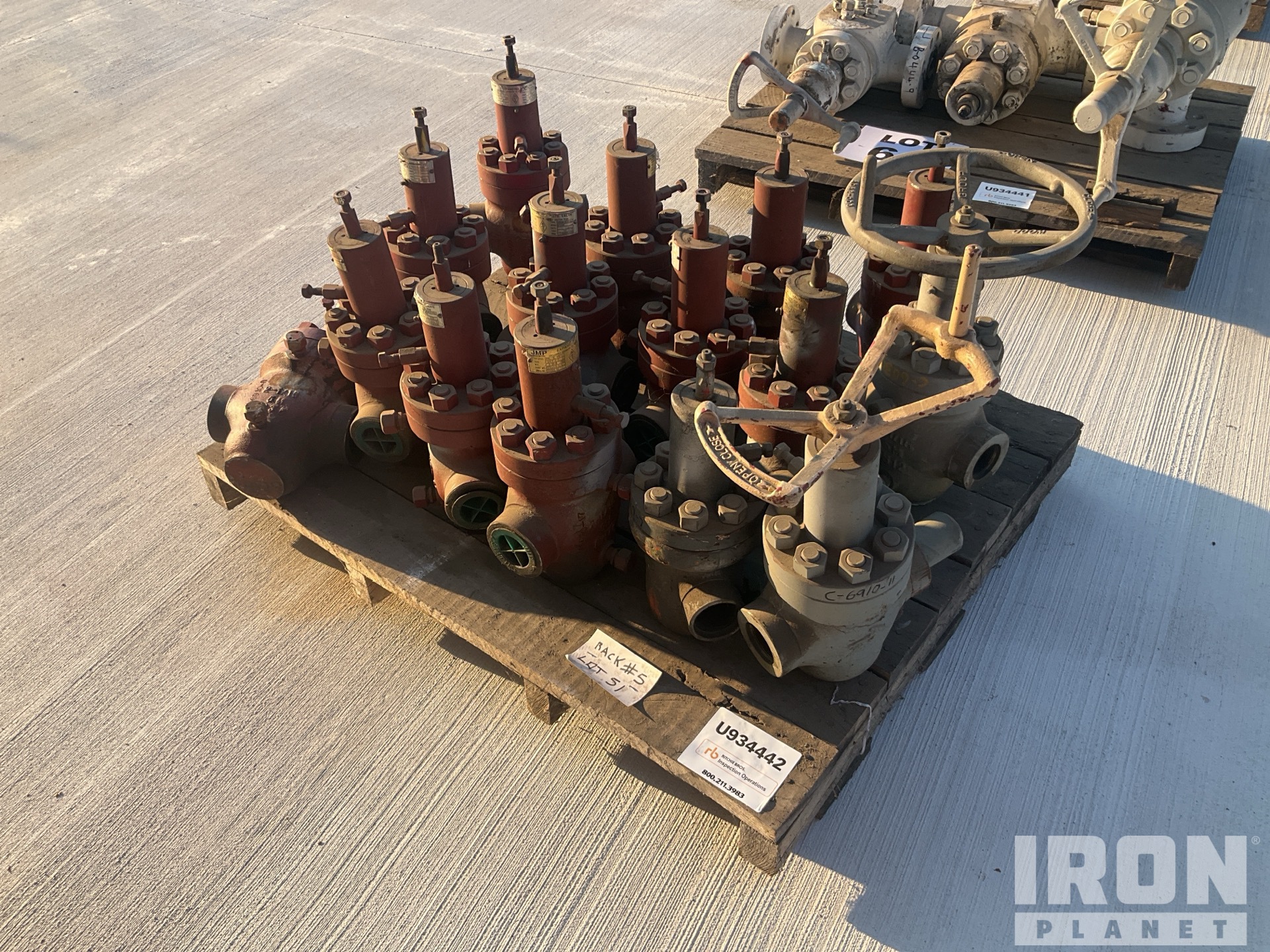Quantity of (15) Screw Valves Attrezzatura per giacimenti petroliferi