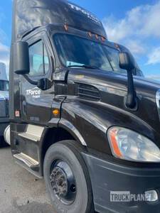 2018 Freightliner Cascadia 113 S/A Day Cab Truck Tractor (Inoperable)