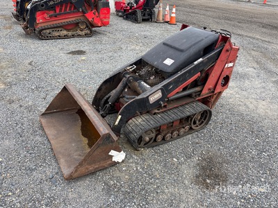 2008 Toro Dingo TX427 Mini لودر بجنزير