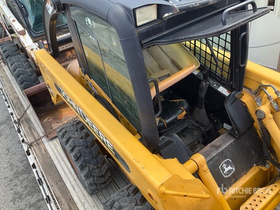 2008 John Deere 240 Chargeuse à direction à glissement