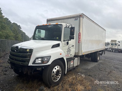 2014 Hino 338 4x2 Van Truck
