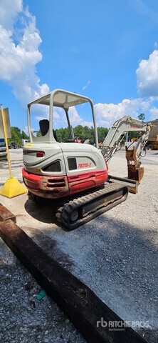 EXCAVADORA 2021 TAKEUCHI TB235