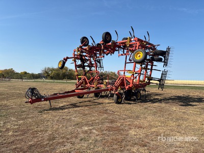 1994 Bourgault 9200 48 ft Cultivador