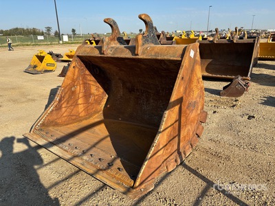 CWS 82 in Q/C Cleanup Excavator Bucket
