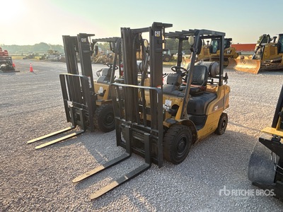 2016 Cat GP25N 4850 lb Pneumatic Tire Carretilla Elevadora