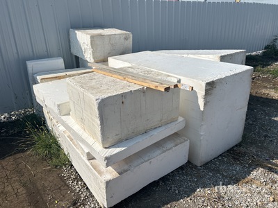 Quantity of (12) Geo Foam Blocks Divers - Équipement à béton