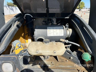 2014 John Deere 333E لودر بجنزير