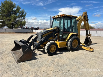 2003 Cat 420D 4x4 Graaflaadmachine