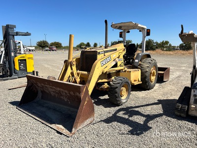 2001 John Deere 210LE 4x4 Chargeuse entretien paysager (Inoperable)