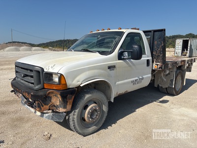 2001 Ford F550 XL 4x2 Ciężarówka z płaską platformą